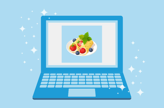 蓝笔记本电脑前方蓝背景图片装有crepes装满新鲜果