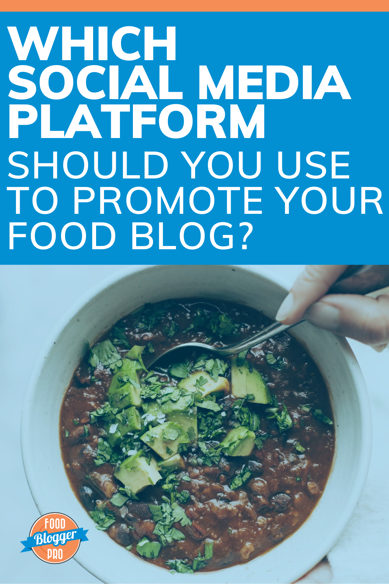 一碗辣椒和文章标题,“你应使用哪个社交媒体平台推广食物博客?
